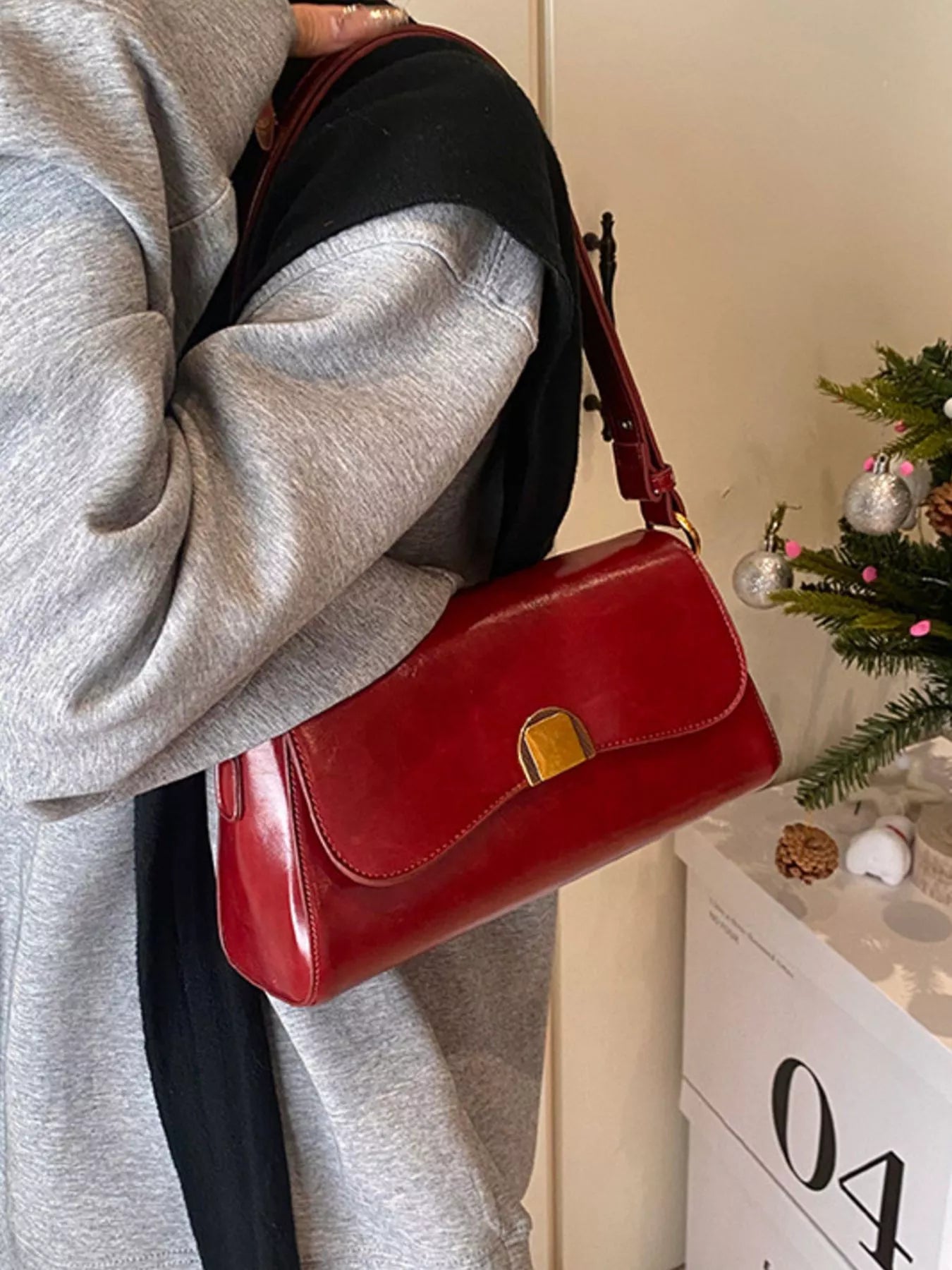 Golden Clasp Shoulder Bag-hand bag-Trendsi-[option4]-[option5]-[option6]-[option7]-[option8]-Shop-Boutique-Clothing-for-Women-Online