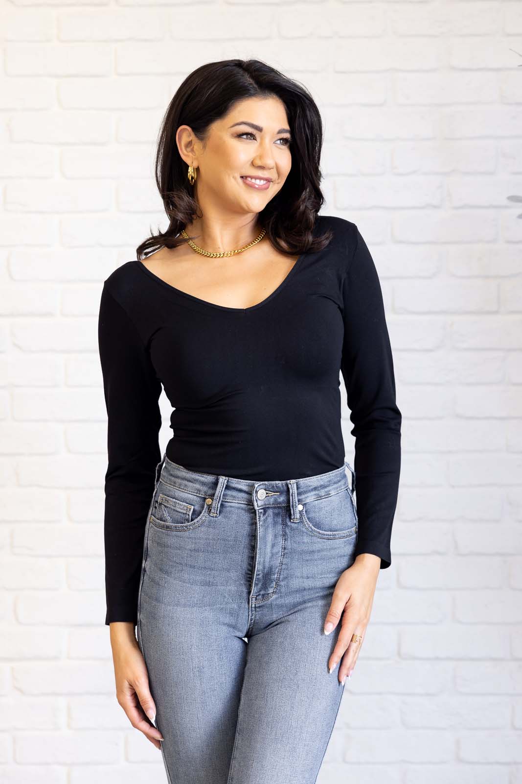 Bring in the Basics Seamless Reversible V-Neck Black-Tops-Ave Shops-[option4]-[option5]-[option6]-[option7]-[option8]-Shop-Boutique-Clothing-for-Women-Online