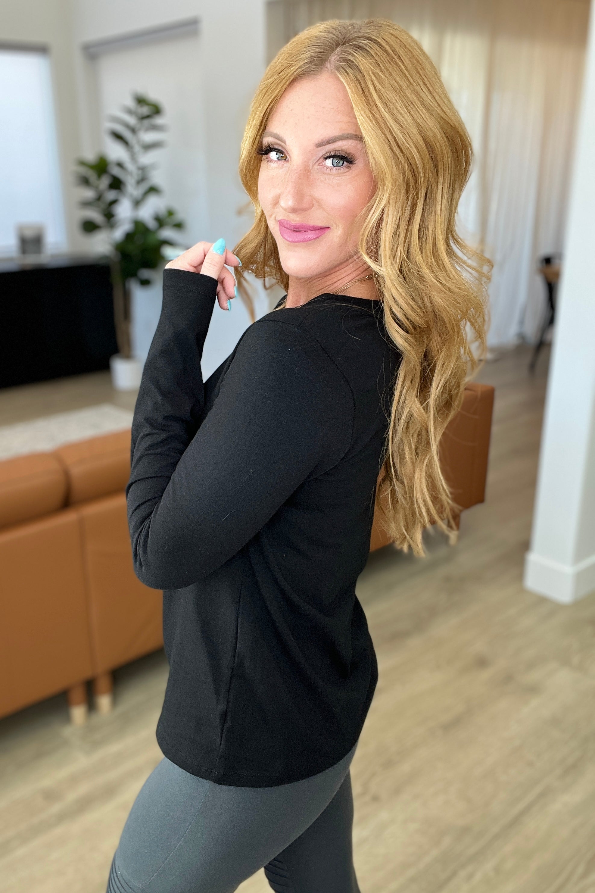 Relaxed Fit Long Sleeve V-Neck Top in Black-Tops-Ave Shops-[option4]-[option5]-[option6]-[option7]-[option8]-Shop-Boutique-Clothing-for-Women-Online