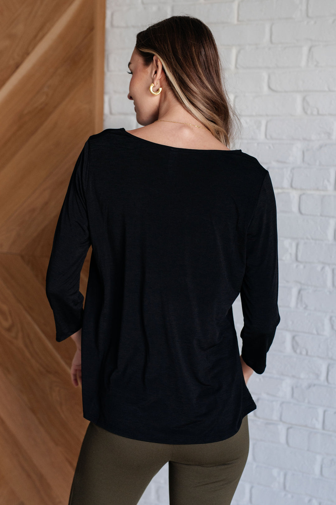 Signature Classic Round Neck Top in Black-Tops-Ave Shops-[option4]-[option5]-[option6]-[option7]-[option8]-Shop-Boutique-Clothing-for-Women-Online