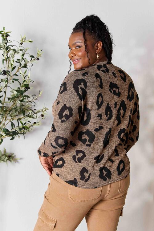 Hopely Leopard V-Neck Lightweight Knit Sweater-The Bee Chic Boutique-[option4]-[option5]-[option6]-[option7]-[option8]-Shop-Boutique-Clothing-for-Women-Online