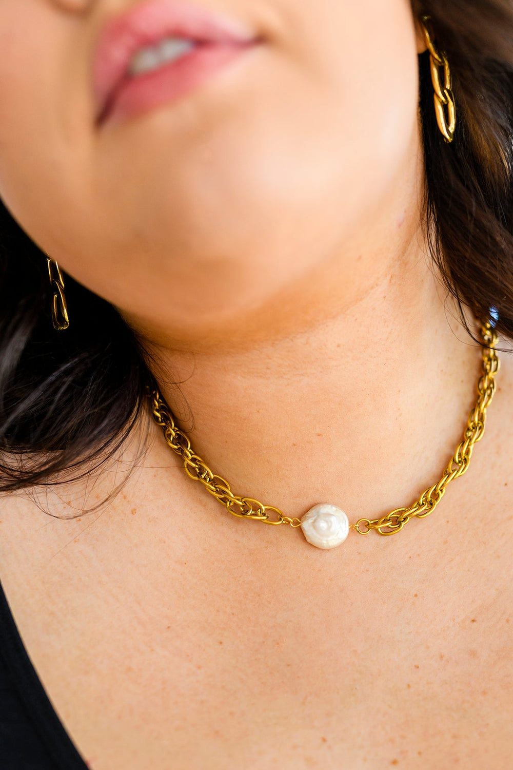 Ocean's Gold Shell Pendant Necklace-Accessories-Ave Shops-OS-[option4]-[option5]-[option6]-[option7]-[option8]-Shop-Boutique-Clothing-for-Women-Online